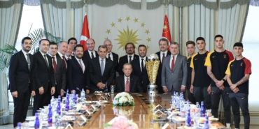cumhurbaskani-erdogan-super-lig-sampiyonu-galatasarayi-kabul-etti_4851_dhaphoto1