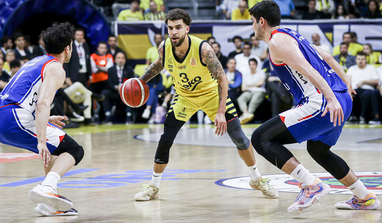 Fenerbahçe Beko’dan Anadolu Efes’a tarihi fark