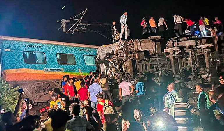 Hindistan’da meydana gelen tren kazasında ölü sayısı artıyor