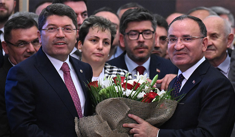 Yeni Adalet Bakanı Yılmaz Tunç görevi devraldı… İşte ilk mesajı