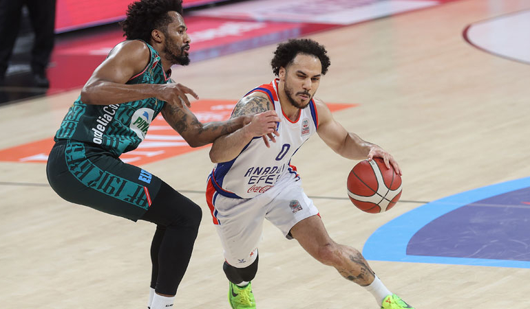 Anadolu Efes, final serisinde ilk maçı kazandı
