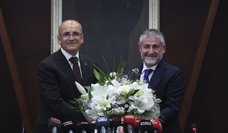Muhaliflerden ‘yardım etmeliyiz’ çağrıları gelirken… İşte Mehmet Şimşek’in 4 günlük faturası