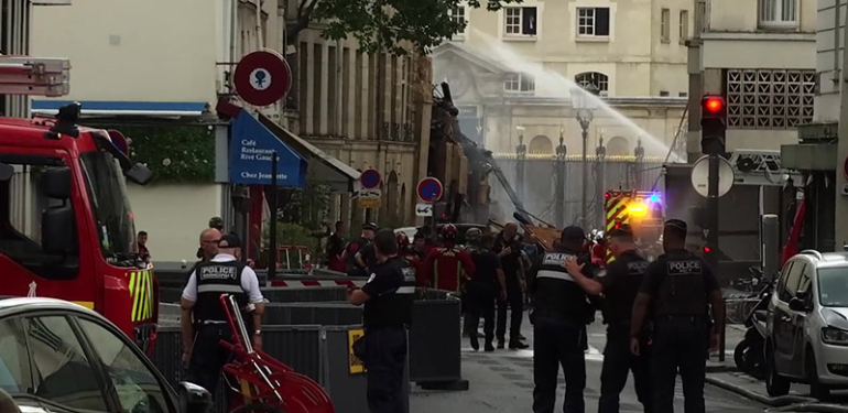 Paris’te korkutan patlama
