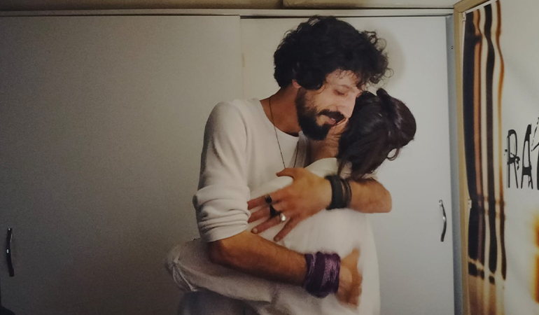 Kadın sunucudan canlı yayında evlilik teklifi