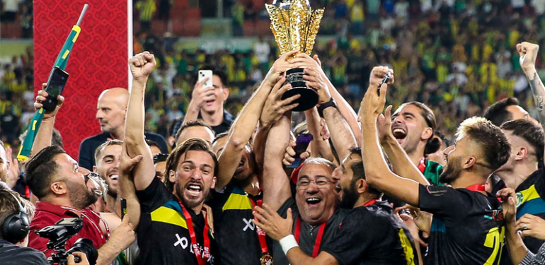 Şanlıurfaspor 1. Lig’e yükseldi… Vali Ayhan’ın kupa hırsı gündem oldu