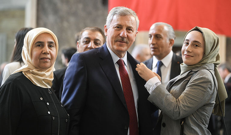 CHP’den aldıkları yetmedi… ‘AK Parti bize biraz milletvekili verirse üç grup kurarız’