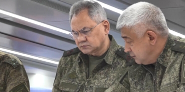 Şoygu, Ukrayna’daki Rus askeri merkezini ziyaret etti (DHA)
