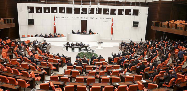İktidara yakın yazar duyurdu: Meclis’te ‘başörtüsü’ ittifakı