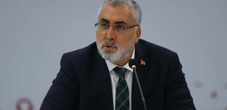 Bakan yardımcıları çift maaşlı çıktı