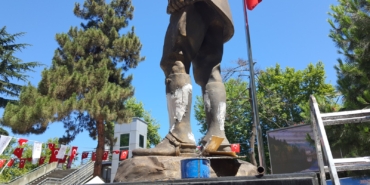 balyozla-ataturk-heykeline-saldiran-supheli-sabikali-cikti_9200_dhaphoto3