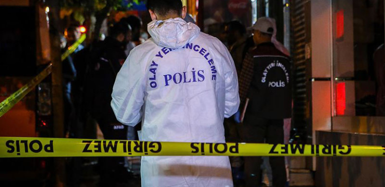 Eşi tarafından silahla vurulan kadın hayatını kaybetti