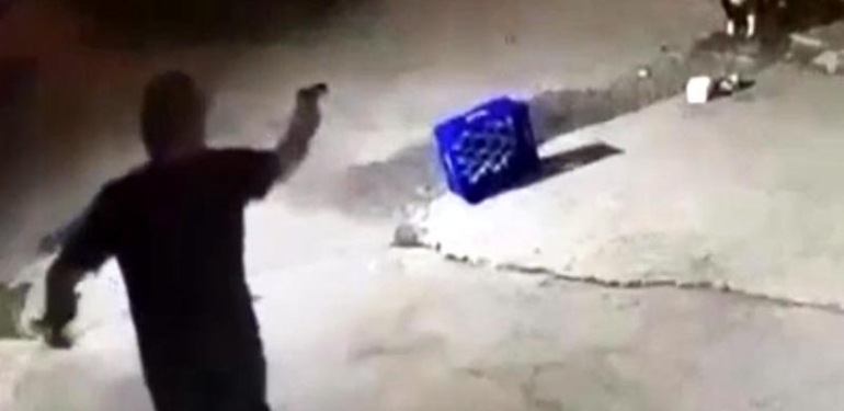 Vahşet anları… Köpeği 14 kurşunla öldürdü!