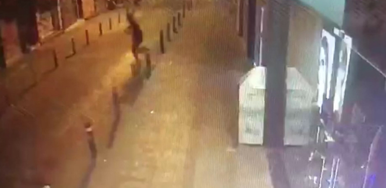 Tahliye talebini reddeden kiracısının dükkanını kurşunlattı