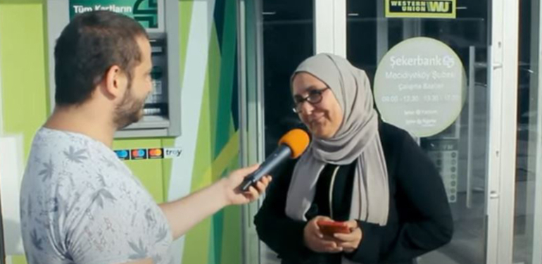 Sokak röpotajında ilginç sözler… Zamları görmezden geldi, genç kızın kıyafetini hedef aldı!