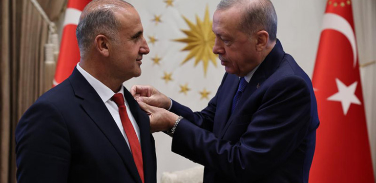 İYİ Parti’den AKP’ye belediye başkanı transferi