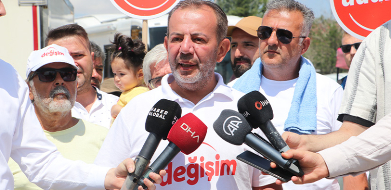 Tanju Özcan CHP Genel Merkezi önünde konuştu