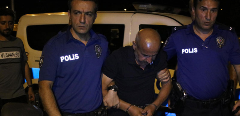 Eşi ve kızını öldürdüğünü sosyal medya hesabından paylaştı: Beni cani olarak görmeyin