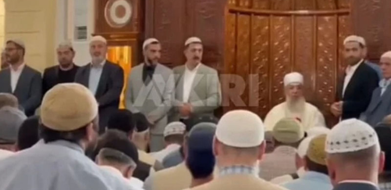 Taht kavgasının yaşandığı Menzil’de tövbe seansı