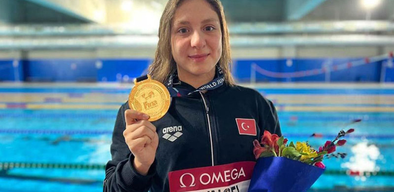 Milli yüzücü Merve Tuncel, Avrupa Gençler Yüzme Şampiyonası’nda altın madalya kazandı