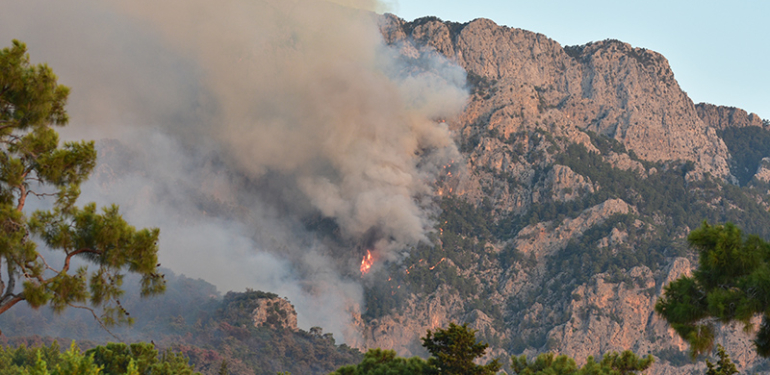 Kemer’deki orman yangını 3. gününde