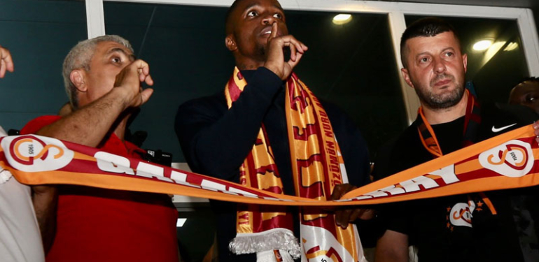 Galatasaray’ın yeni transferi Zaha İstanbul’a geldi… İşte kariyeri