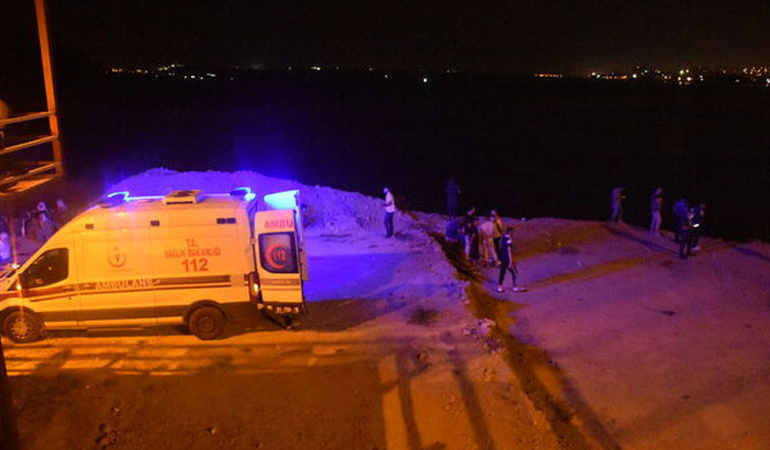 Kavgayı ayıran polis bıçaklandı: 4 gözaltı