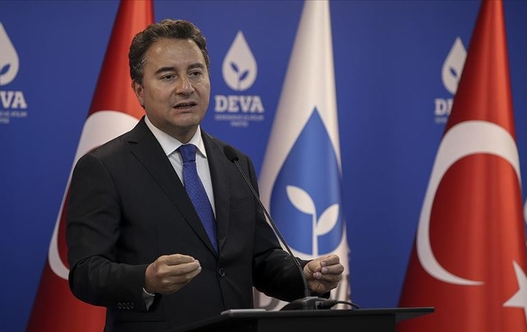 DEVA Partisi kurucu üyesi, Babacan’ı eleştirerek istifa etti