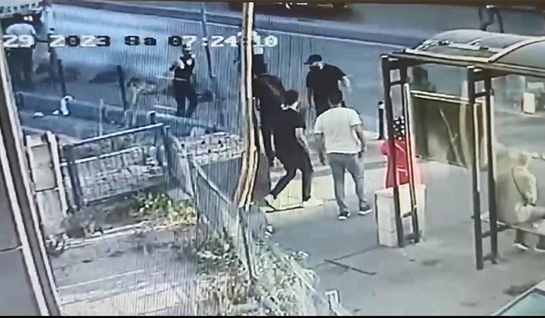 Bıçaklı saldırganı vuran polis açığa alındı mı? Açıklama geldi…