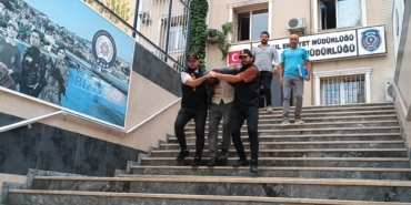 ek-bilgi-ve-fotografla-cumhurbaskani-erdogan039in-sesini-taklit-ederek-dolandiricilik-yapmaya-calisan-supheli-tutuklandi_1131_dhaphoto1