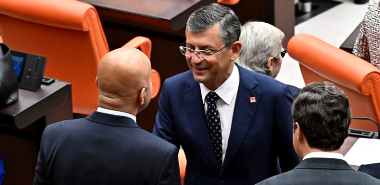 Özgür Özel’in belgesinde neler var? CHP’de ‘sokak’ sesleri