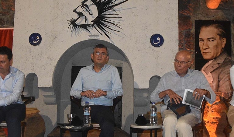 Özgür Özel: Atatürk’ten bahsedip, alkış alarak ilerlenemez