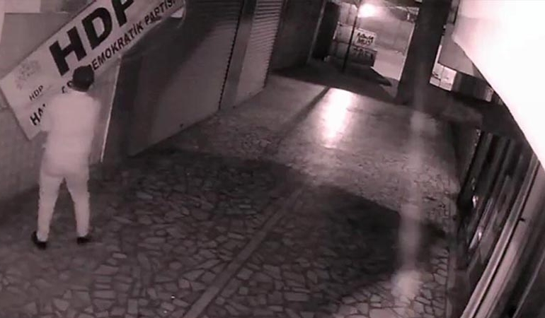 HDP tabelasını söküp çöpe attı