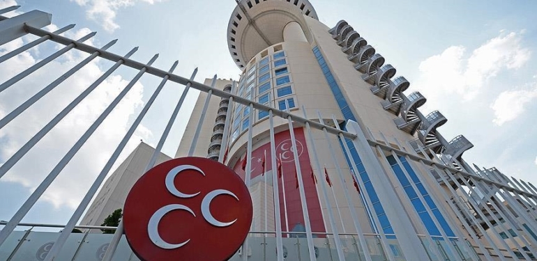 MHP, il yönetimini görevden aldı