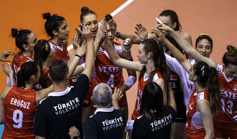 Avrupa Şampiyonası: Filenin Sultanları 2’de 2 ile başladı
