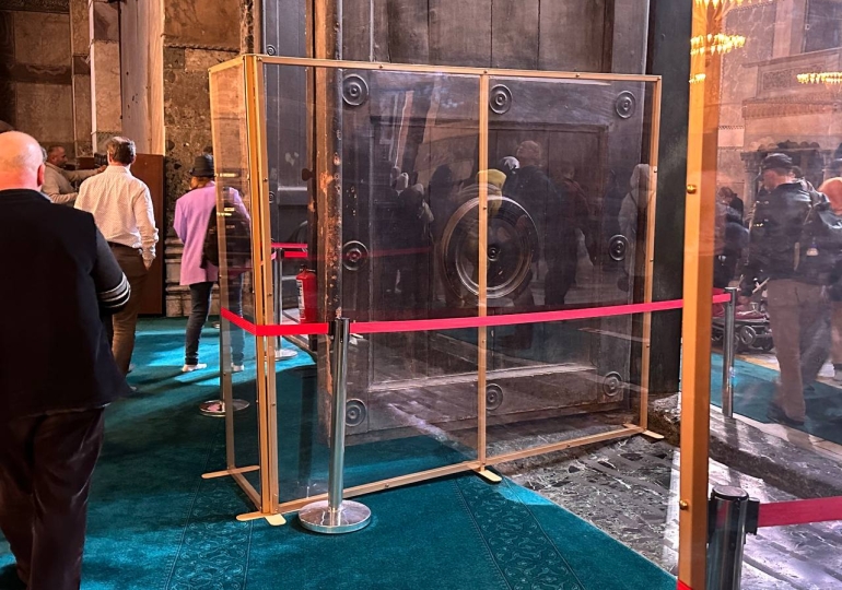 Ayasofya’nın kapısı kırılmış: Sadece ittirmiştim