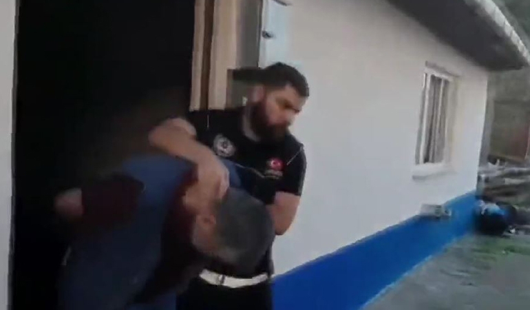 Rezidansa gece yarısı baskın: Bazanın altından çıktı!