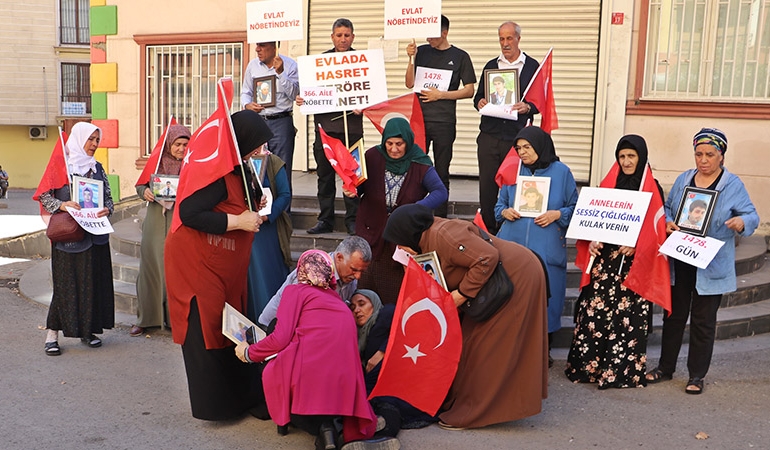 HDP önündeki evlat nöbetine katılan anne baygınlık geçirdi