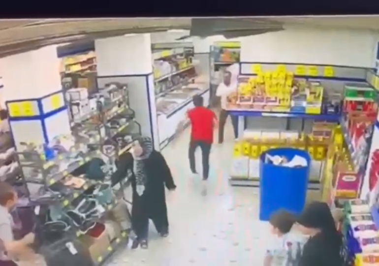 İstanbul’da markette dehşet anları… Arkadaşını korumaya çalırken öldü
