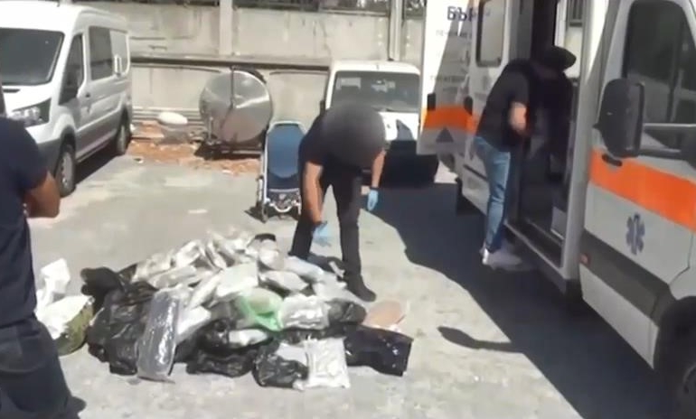 Türkiye’ye ambulansla uyuşturucu taşıdılar