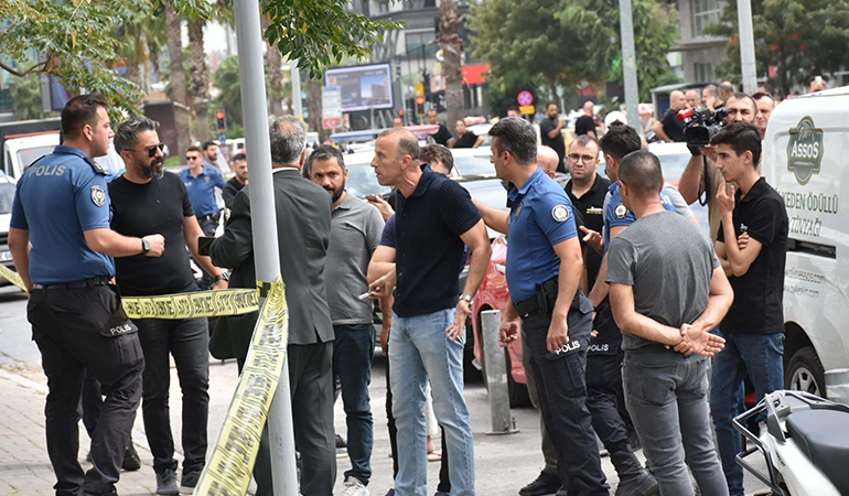 Adliye önünde silahlı çatışma: Ölü ve yaralılar var