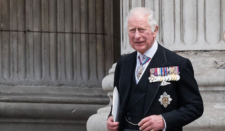 Charles’ın tahtta ilk yılı… Monarşi, İngilizleri ikiye böldü