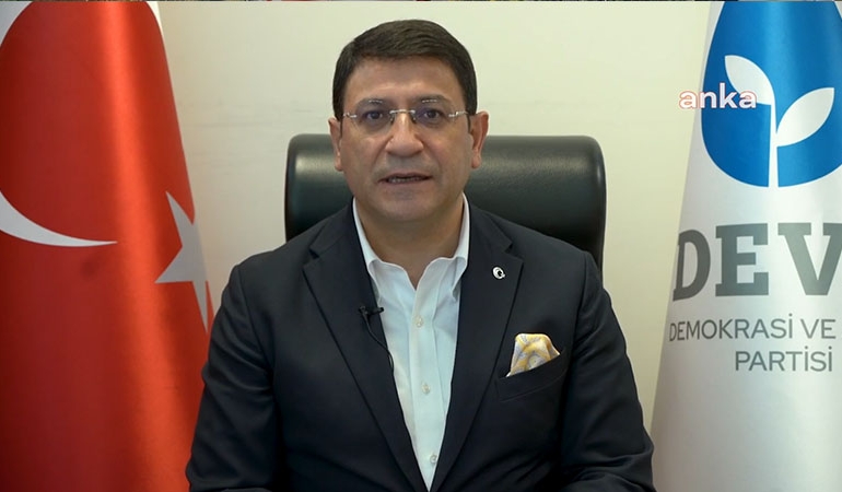 CHP’den vekillik kapanlar AKP’ye yanlıyor… Anayasa sinyali
