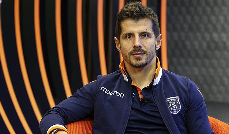Başakşehir’de Emre Belözoğlu ile yollar ayrıldı