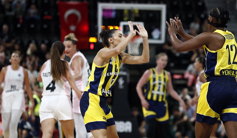 Fenerbahçe, kadın basketbolda tarihi farkla FIBA Süper Kupa şampiyonu!