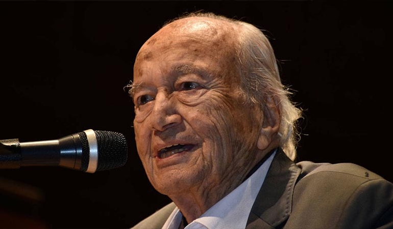Gazeteci yazar Hıfzı Topuz 100 yaşında hayatını kaybetti