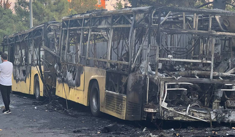 İETT otobüsü kül oldu
