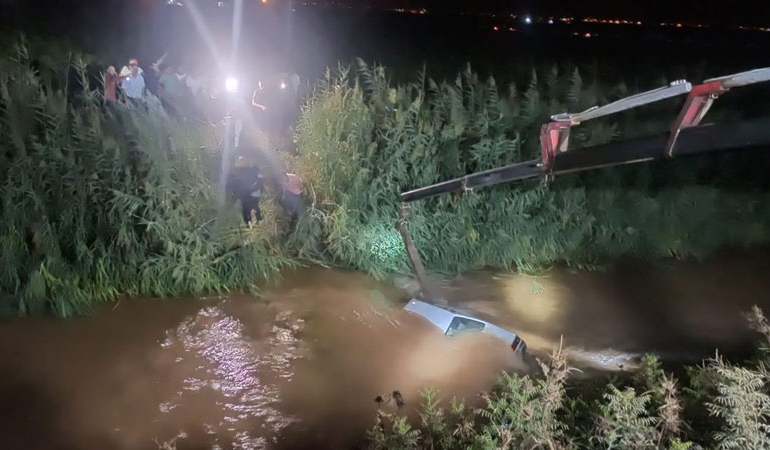 Kanala uçan otomobildeki anne ve 2 çocuğu hayatını kaybetti
