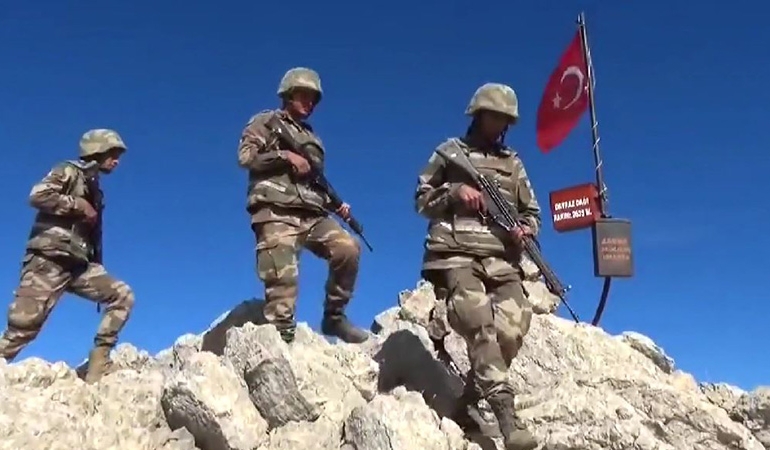 Mehmetçikten Davraz Dağı’na zirve tırmanışı