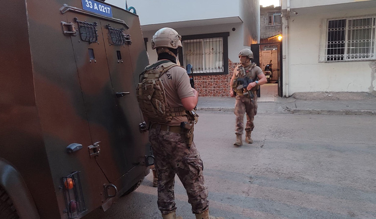 Mersin’de PKK, IŞİD ve FETÖ’ye şafak operasyonu