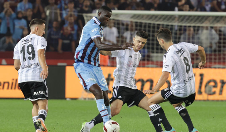 Trabzonspor 10 kişiyle kazandı